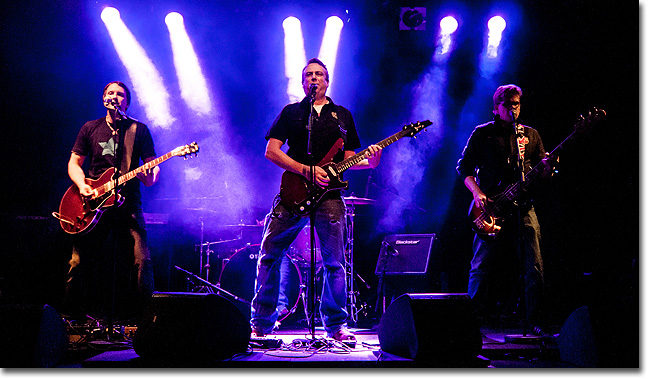 Caste rock band live image from YO-talo with Arto Lehtiniemi, Rolf Koski, Juhani Haaparanta, David Isherwood, and Timka Sepp�nen
