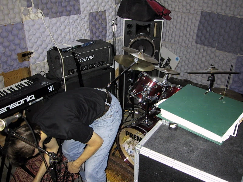 Kelkka performing live