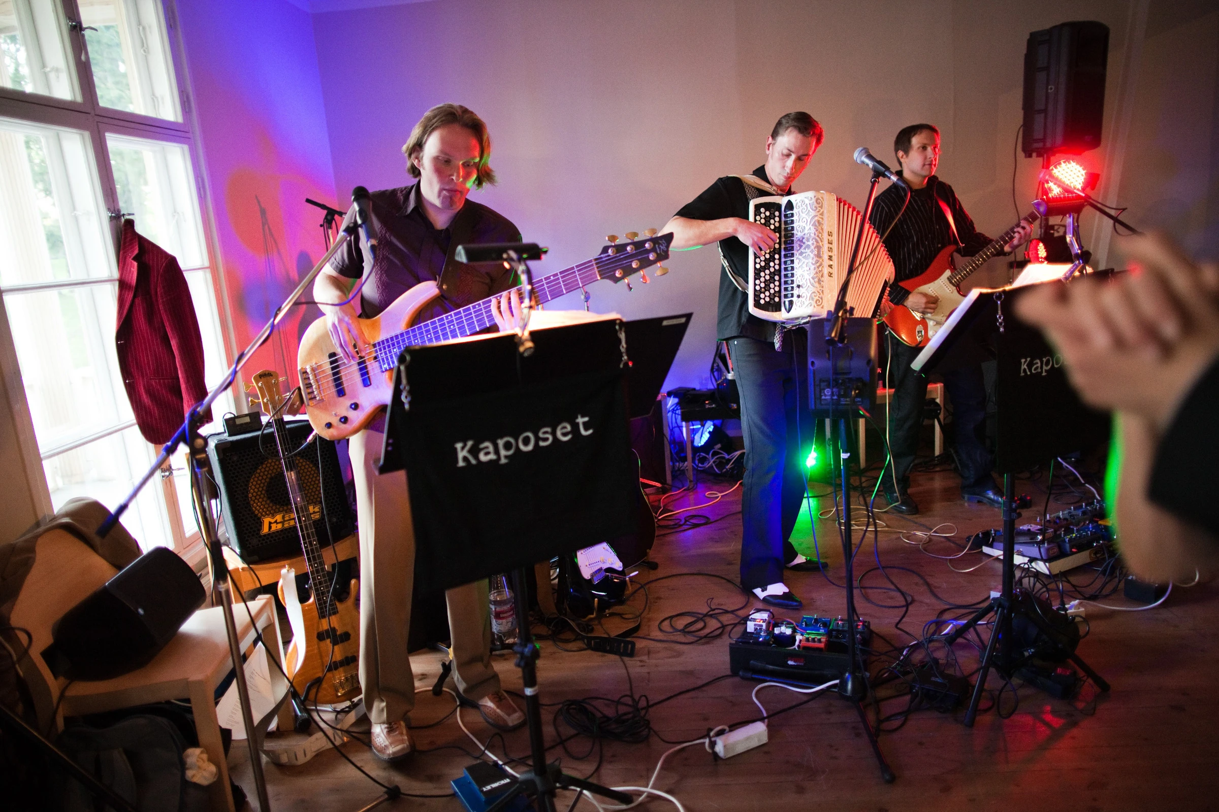 Kaposet live photo with Arto Lehtiniemi, Aapo Kankaala, Samuli Jokinen, and Samu Haapajoki