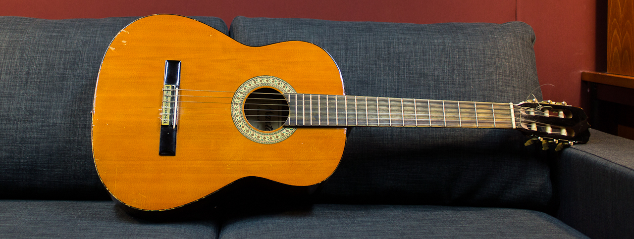 Maxtone nylonstring acoustic